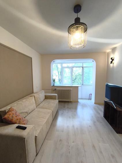 Apartament cu 3 camere decomandat în Tineretului