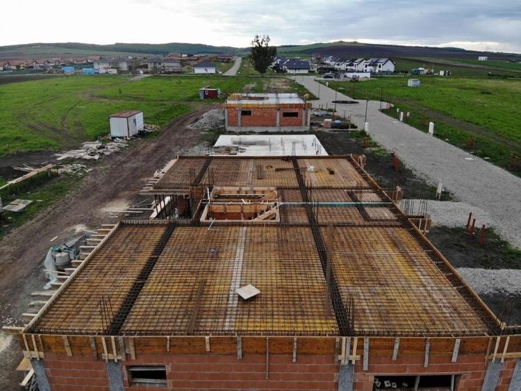 Casă individuală cu 4 camere cu Canalizare în Șura Mică