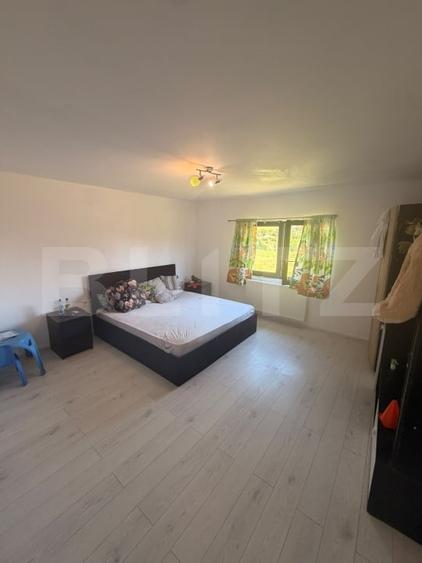 Casă individuală cu 5 camere cu Teren 3600 Mp în Periferie
