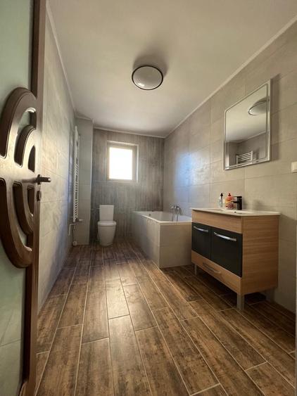 Casă cu 5 camere cu Teren 300 Mp în Exterior Vest