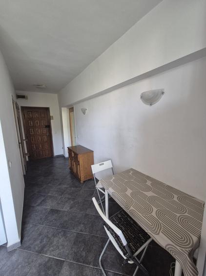 Garsonieră decomandată, mobilată în P-ța Alba Iulia