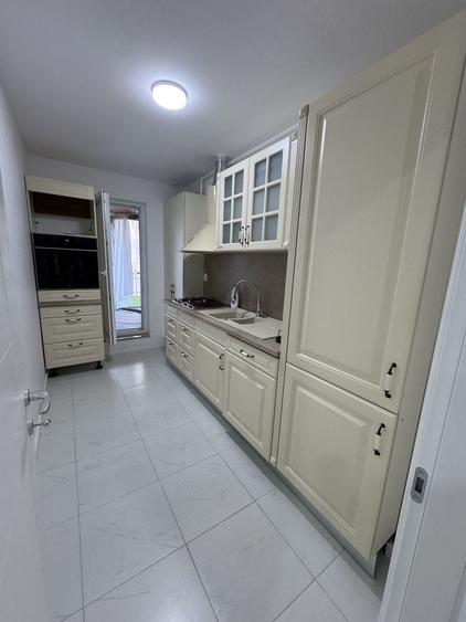 Apartament cu 3 camere decomandat în Tunari