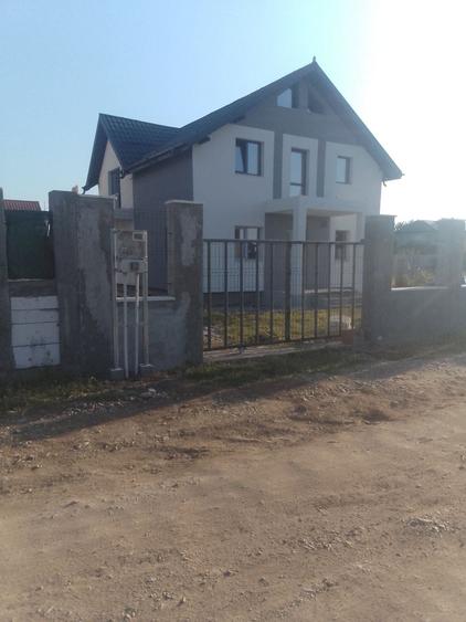 Casă cu 4 camere în Exterior Vest