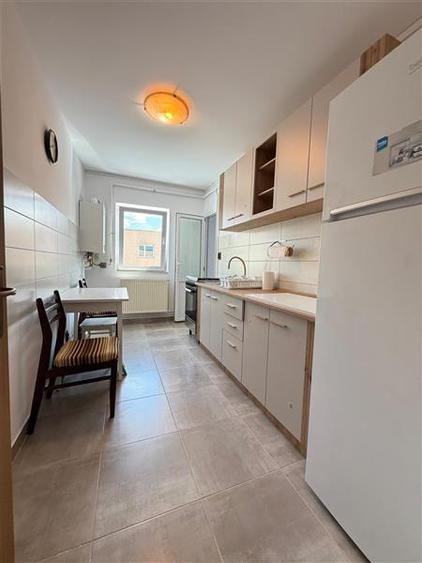 Apartament cu 3 camere decomandat în Astra