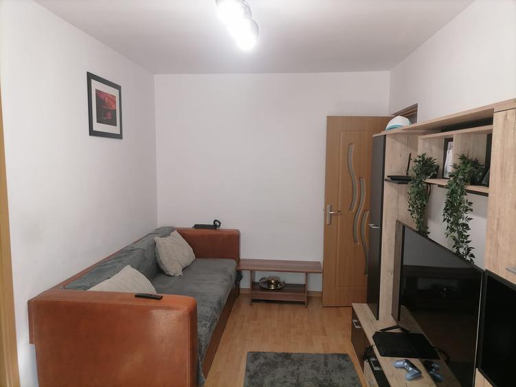 Apartament cu 2 camere nedecomandat în Brotăcei