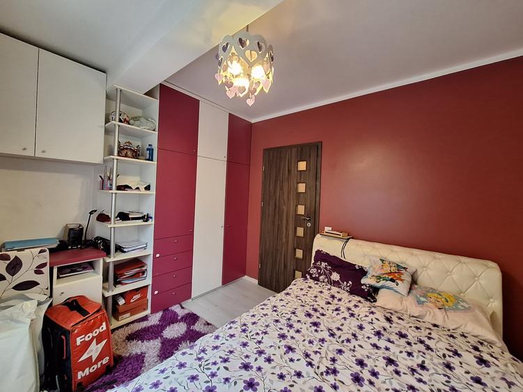 Apartament cu 3 camere semidecomandat, mobilat în Florești