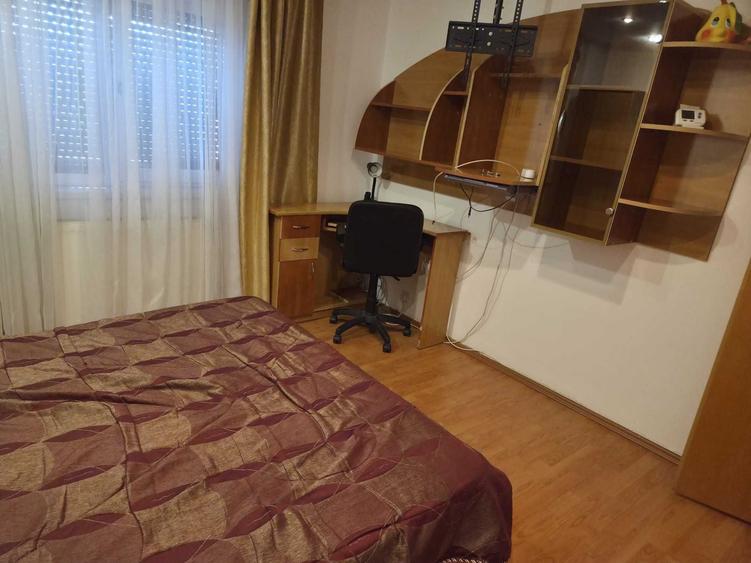Apartament cu 3 camere decomandat în Milcov