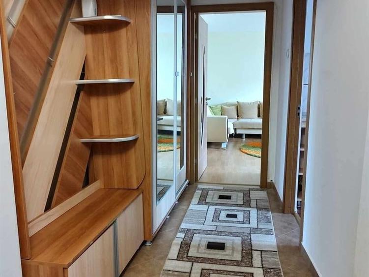 Apartament 2 camere, decomandat, - 1
