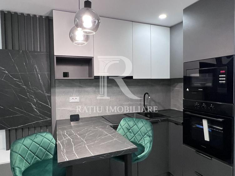 Apartament cu 3 camere semidecomandat, mobilat în Ultracentral