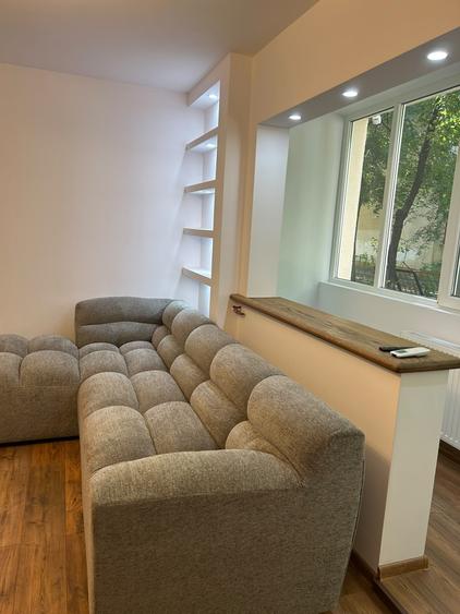 Apartament cu 3 camere semidecomandat, mobilat în Berceni