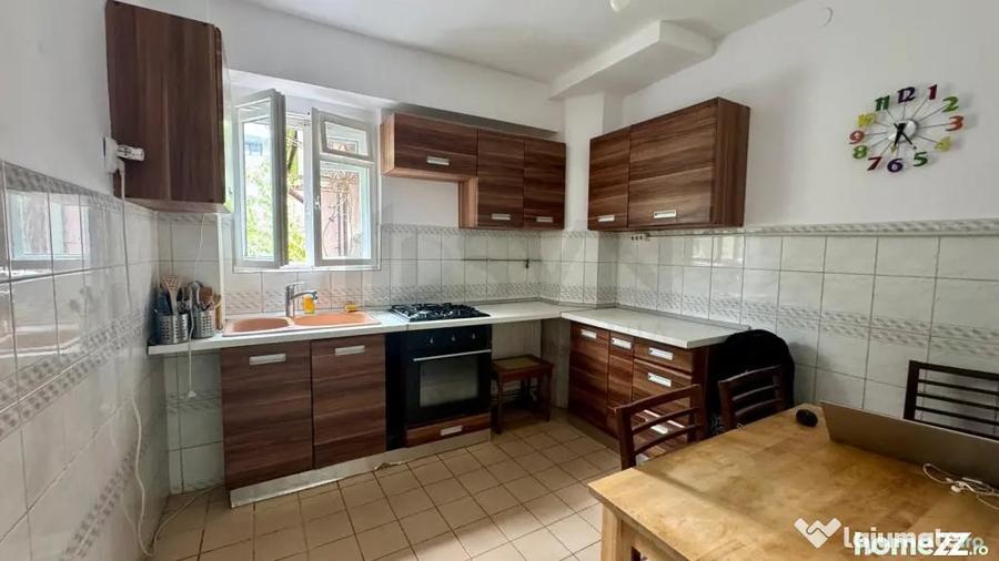 Casă cu 4 camere cu Teren 300 Mp în Arcul de Triumf