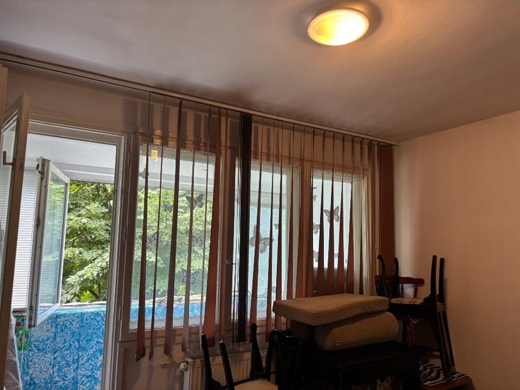 Apartament cu 3 camere semidecomandat, mobilat în 1 Mai