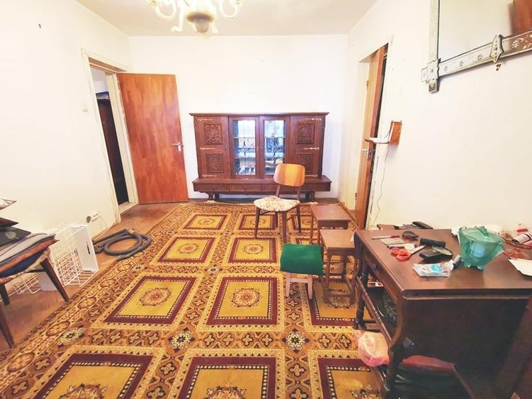 Apartament cu 3 camere semidecomandat în Bucureștii Noi