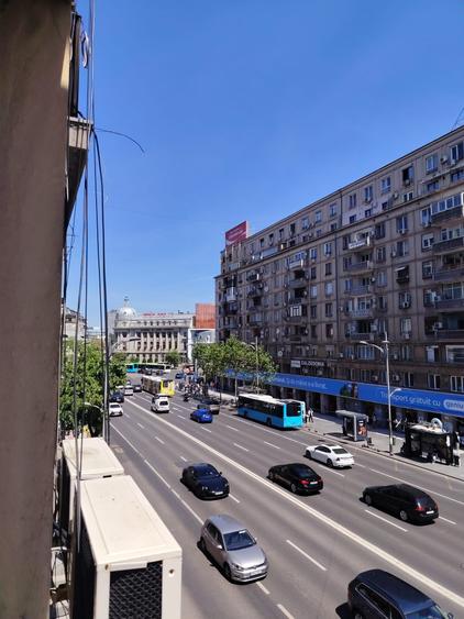 Apartament cu 4 camere circular în P-ța Romană