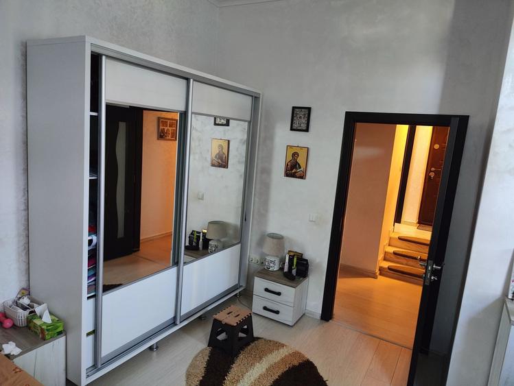 Apartament cu 2 camere decomandat în Vlădiceni