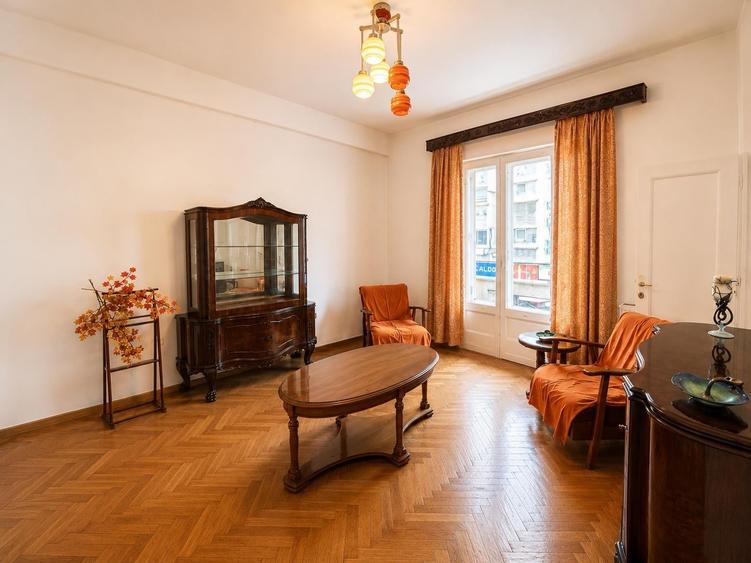 Apartament cu 4 camere semidecomandat în Universitate