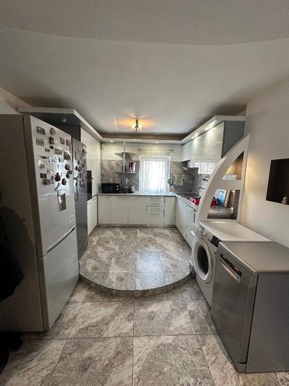 Apartament cu 4 camere, mobilat în Mărăști