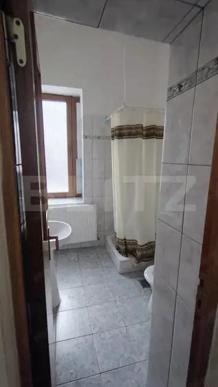 Casă cu 11 camere cu Teren 670 Mp în Clăbucet