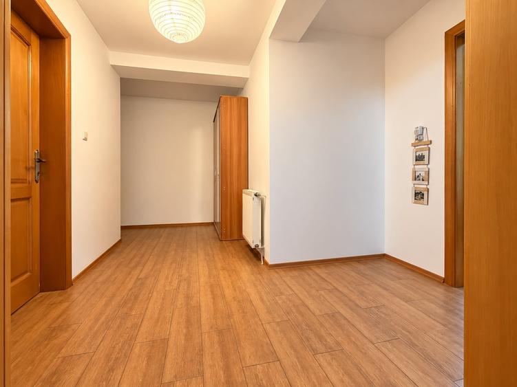 Apartament cu 3 camere decomandat în Moșnița Nouă