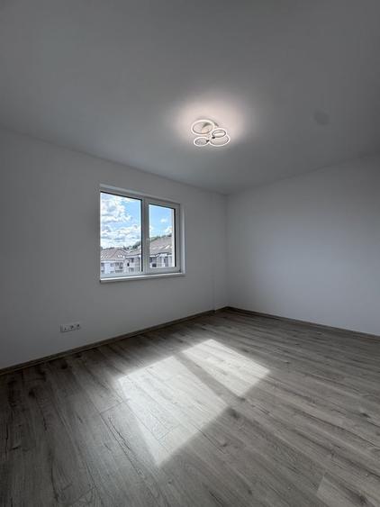 Apartament cu 5 camere semidecomandat în Central