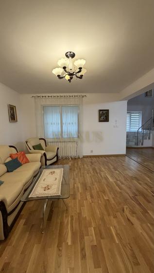 Casă individuală cu 6 camere cu Canalizare în Nord