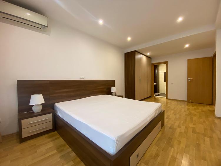 Apartament cu 3 camere semidecomandat, mobilat în Pipera