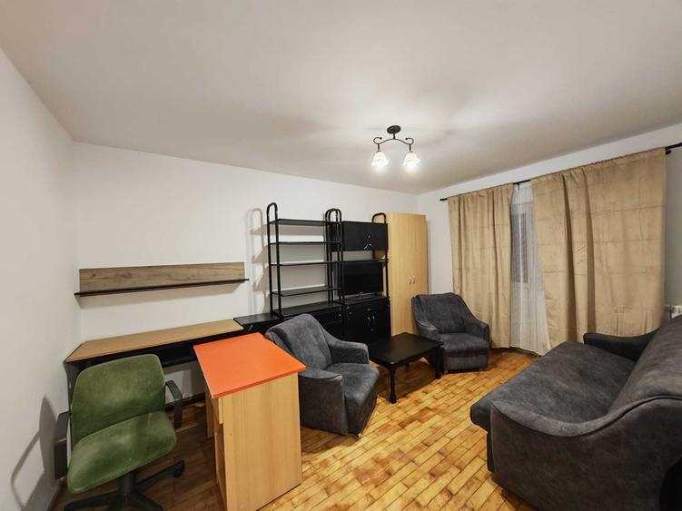 Apartament cu 2 camere decomandat în Hala Centrală