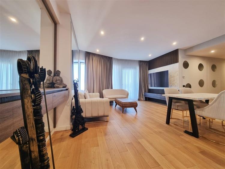 Apartament cu 4 camere semidecomandat, mobilat în Herăstrău