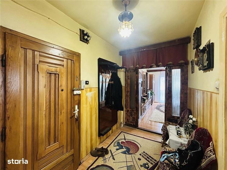 Apartament cu 4 camere semidecomandat în Turnișor