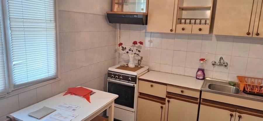 Apartament cu 3 camere decomandat în Exterior Vest
