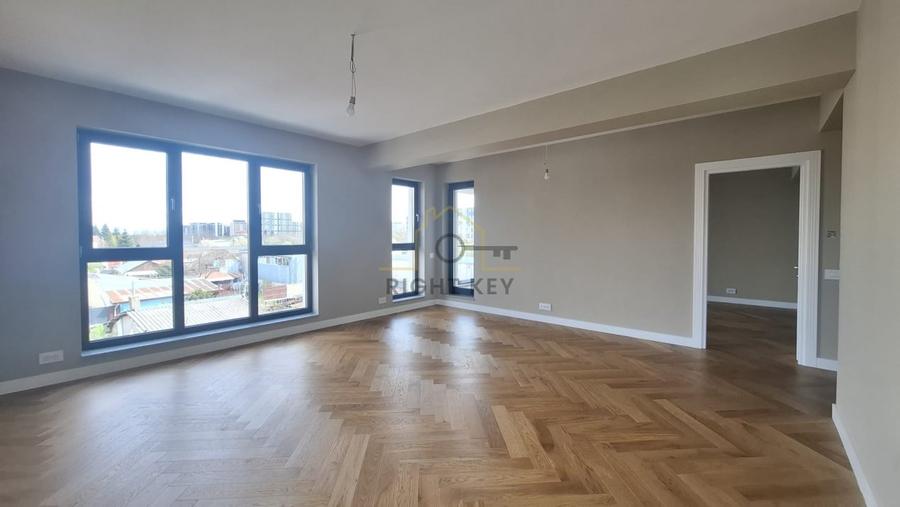 Apartament cu 3 camere decomandat în Băneasa