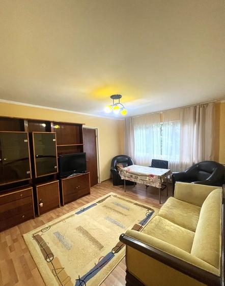Apartament cu 3 camere semidecomandat, mobilat în Tomis Nord