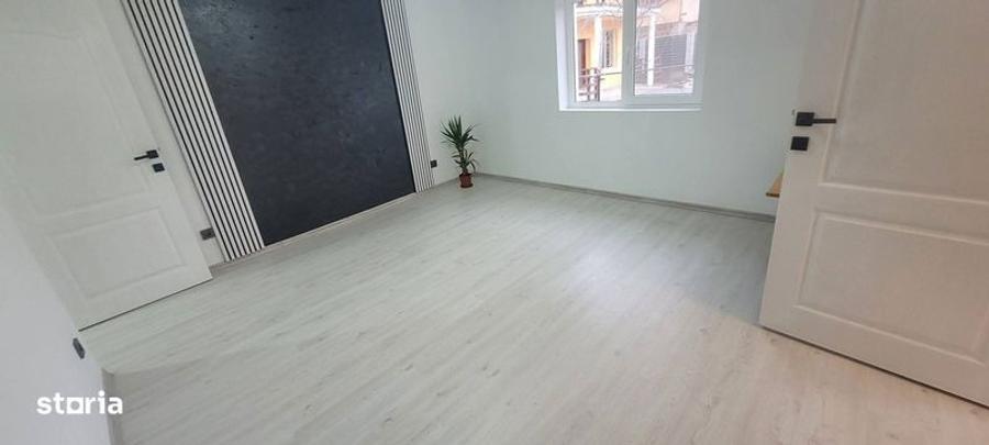 Casă cu 3 camere cu Teren 110 Mp în Central