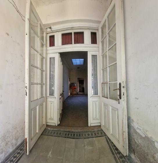 Casă cu 9 camere cu Teren 413 Mp în Parcul Carol