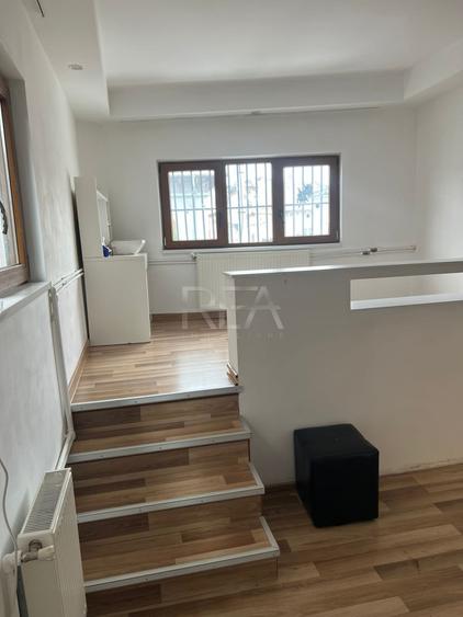 Apartament cu 4 camere semidecomandat în Calea Călărașilor