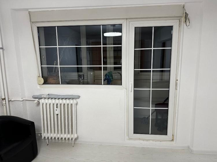 Apartament cu 3 camere semidecomandat în Dorobanți