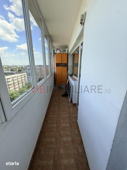 Apartament cu 4 camere decomandat în Ștefan cel Mare