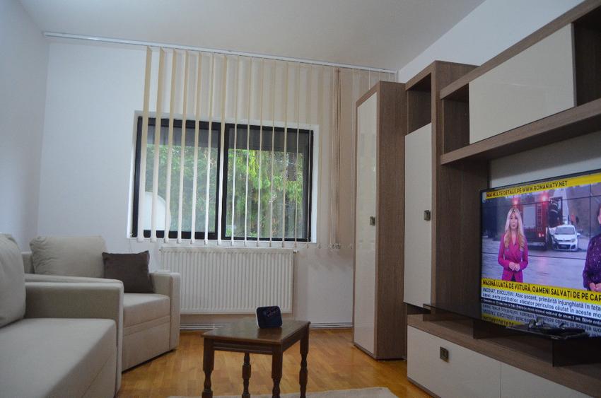 Apartament cu 3 camere decomandat în Clăbucet