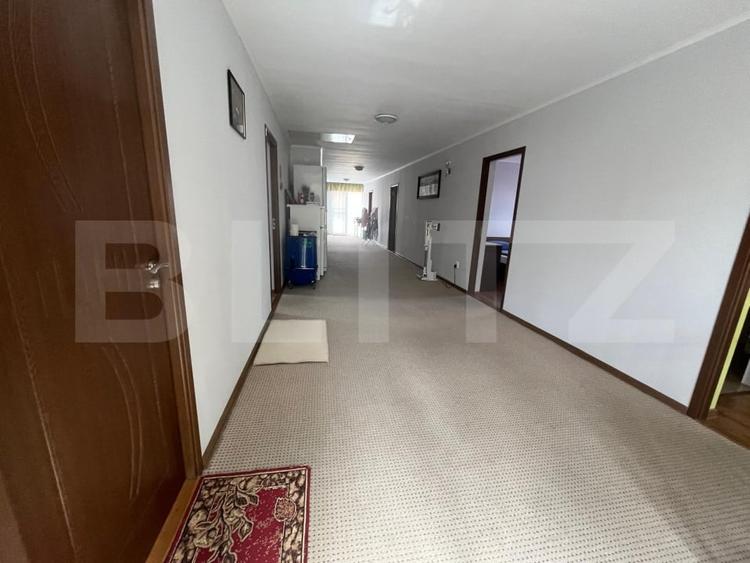 Casă individuală cu 10 camere cu Canalizare în Haieu