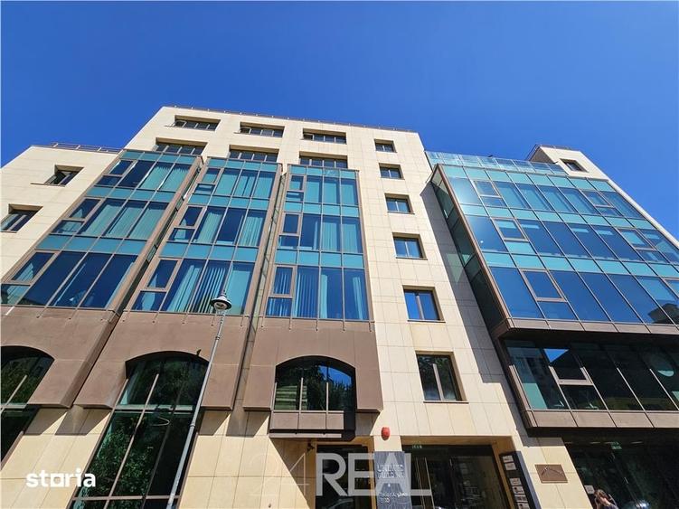 Spațiu comercial, de 821 mp, în Universitate