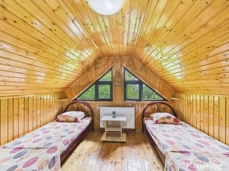 Casă cu 9 camere cu Teren 341 Mp în Dâmbovicioara