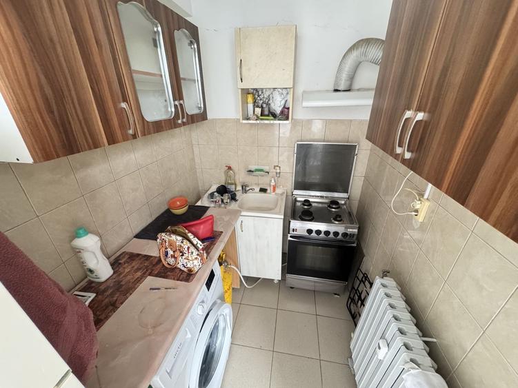 Garsonieră decomandată, mobilată în Far