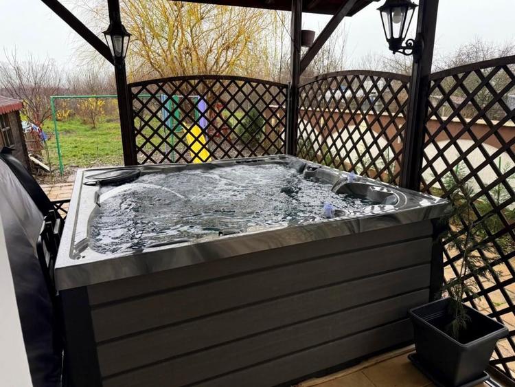 Casă individuală cu 5 camere cu Canalizare în Bătești