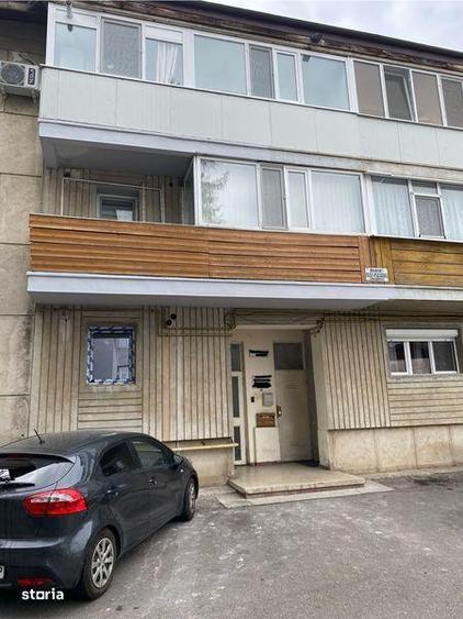 Apartament cu 3 camere decomandat în Piața Centrală