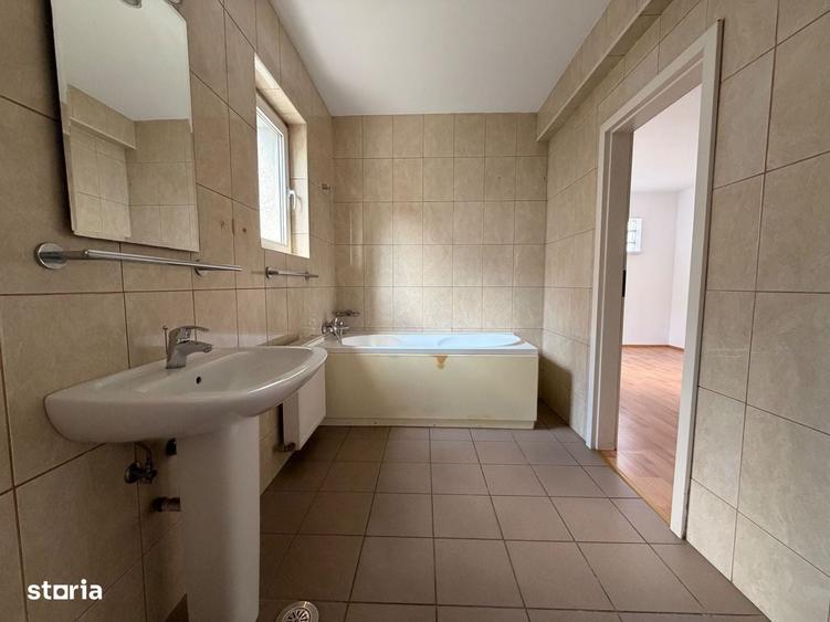 Casă cu 4 camere în Floreasca
