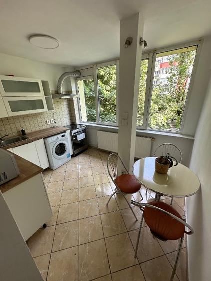 Apartament cu 3 camere semidecomandat, mobilat în Arcul de Triumf