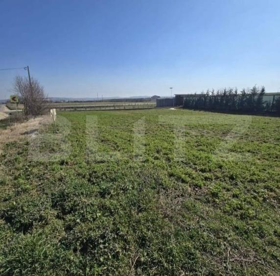 Teren Construcții intravilan de 900 mp, în Luna