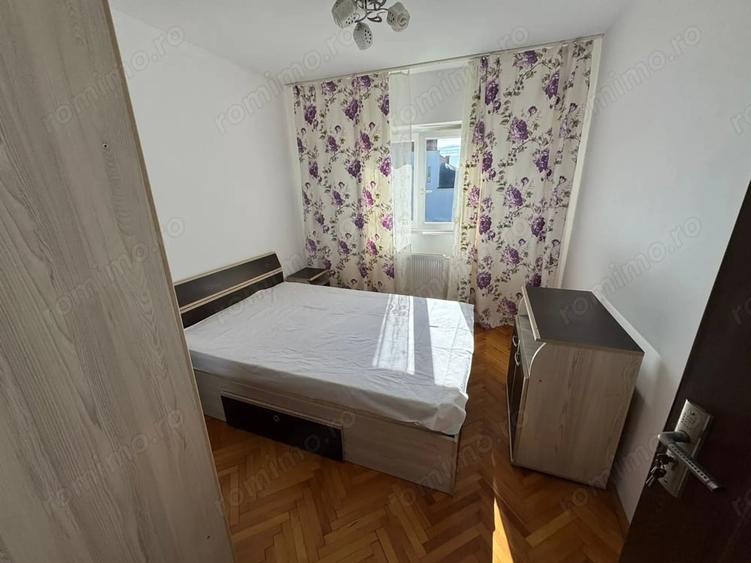 Apartament cu 3 camere decomandat în Girocului