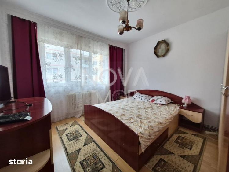 Apartament cu 3 camere, mobilat în Vasile Aaron