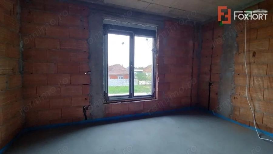 Casă cu 4 camere cu Teren 250 Mp în Săcălaz